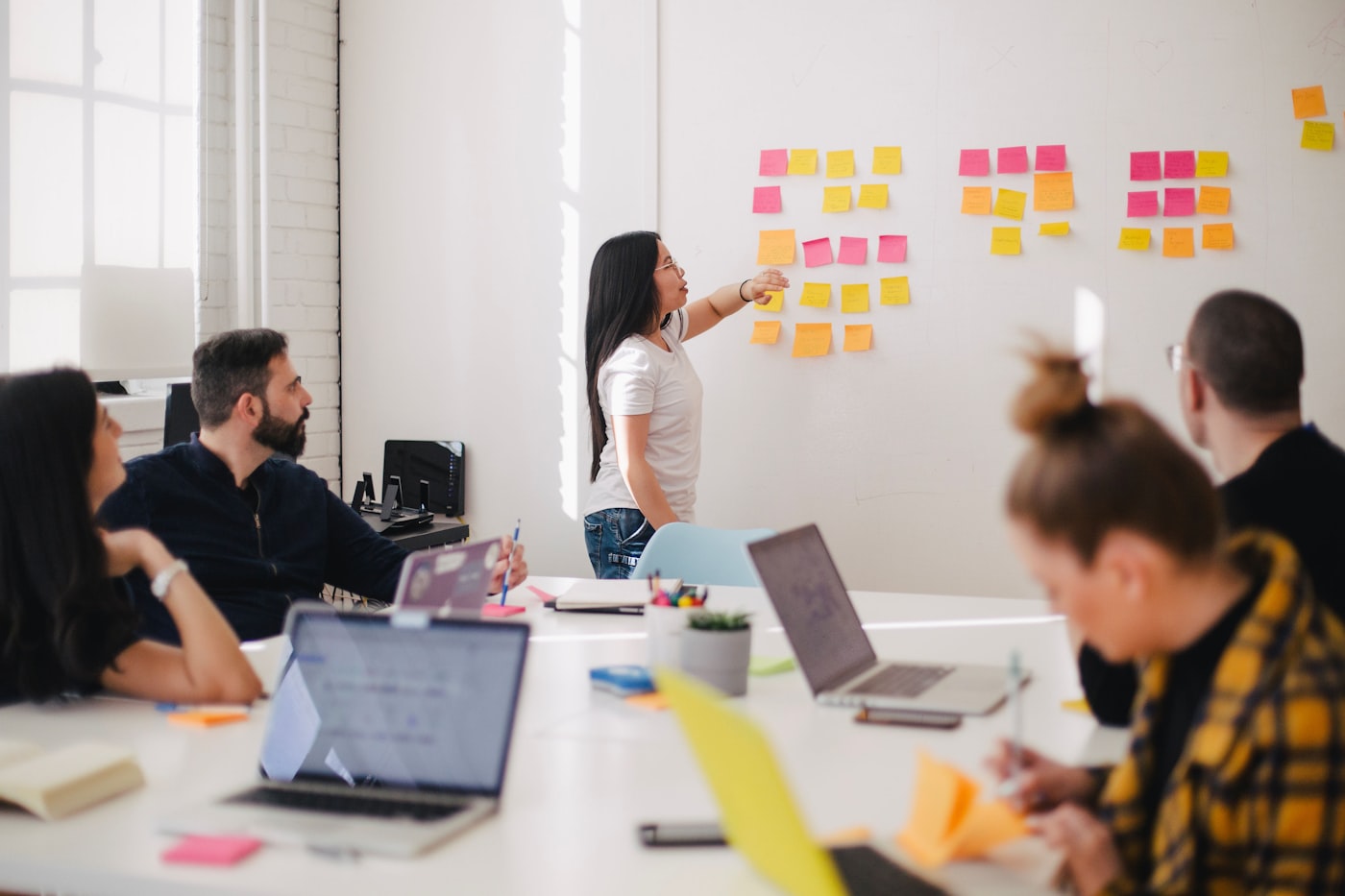 Hong Kong's Confirmation Culture and AI Trading — Why Human-in-the-Loop Fits HK